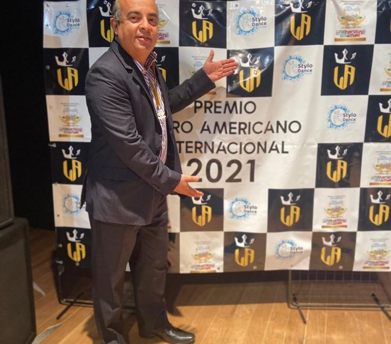 Autor baiano recebe prêmio em São Paulo