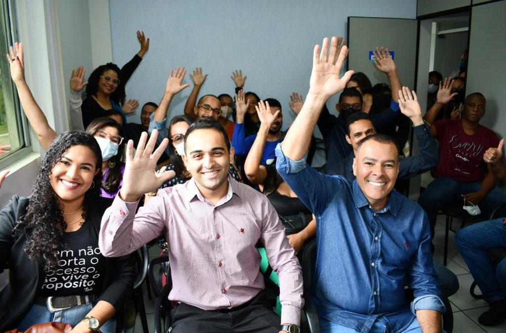 Prefeito Joaquim Neto dá posse a 19 novos servidores