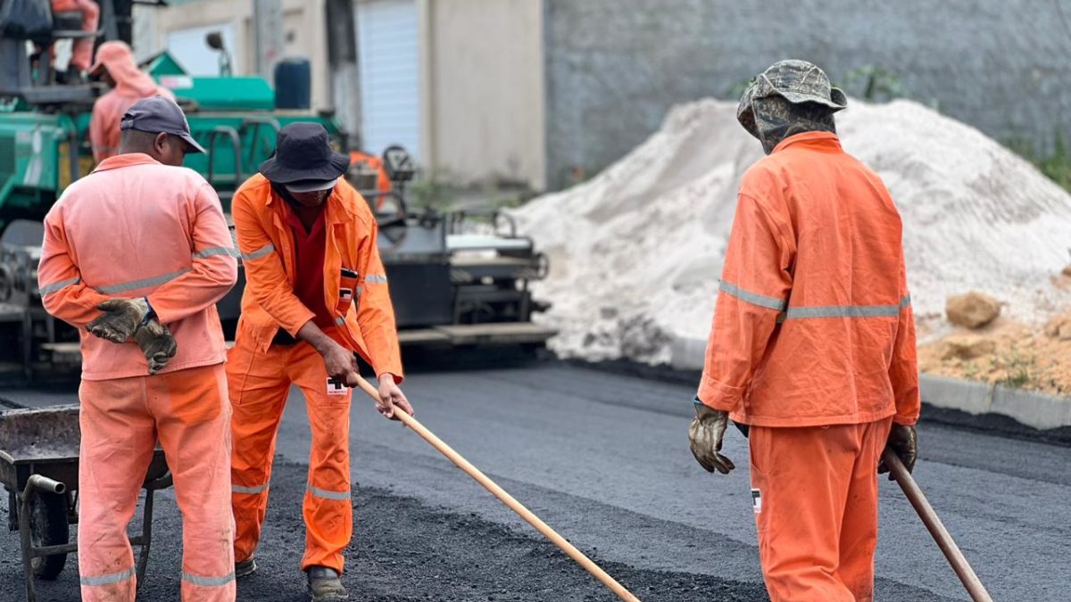 Gustavo Carmo anuncia pavimentação de 20 ruas em Alagoinhas