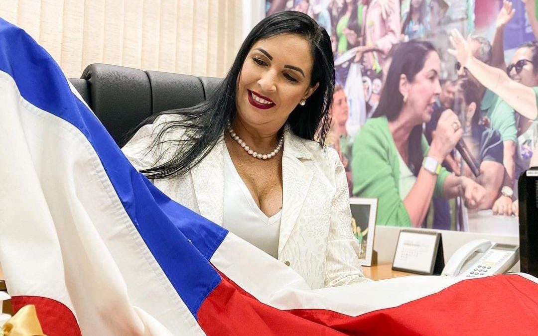 Ludmilla Fiscina toma posse como Deputada Estadual